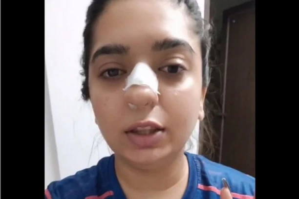 (VIDEO) SKANDAL! DOSTAVLJAČ HRANE UDARIO PESNICOM INFLUENSERKU: Kasnio je pola sata, pobesneo i PRETUKAO JE!