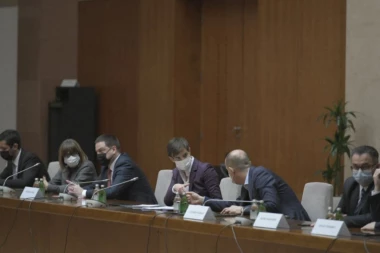 Završena sednica Kriznog štaba: NEMA POPUŠTANJA MERA!