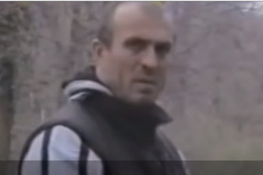 (VIDEO) OVAJ SNIMAK JE BIO ZABRANJIVAN: Ovako se Zvezdan Jovanović pripremao za ATENTAT na Zorana Đinđića, isprobavao pušku 10 dana pre ubistva