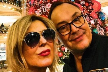 KNEZ JE SVOJOJ SUPRUZI POSVETIO ČUVENI HIT: Upoznali su se pre više od 25 godina, a dve decenije kasnije se spojili! Sudbina je umešala prste (FOTO)