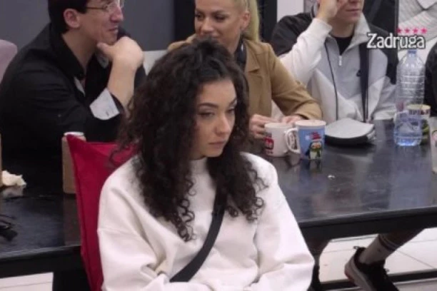 (VIDEO) Paula otkrila Moniki da je Tomović IGNORIŠE, a ne sme da mu PRIĐE zbog OVOGA!