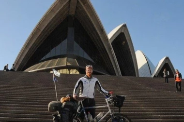 BICIKLOM OBIŠAO SVET, A AUTOBUS GA UBIO ISPRED SOPSTVENE KUĆE! Tragičan kraj izraelskog avanturiste