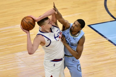 DABL-DABL JOKIĆA, PA ŠOK I BOLOVI: Srbin se POVREDIO, Denveru DRAMA protiv Memfisa!