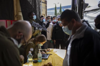 NE ŽELITE DA SE VAKCINIŠETE? ONDA VAM NEMA NI ŽIVOTA! Evo kako je jedna država postala lider u borbi protiv korone