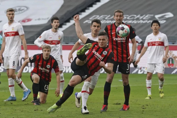 TRAGIČAR: Jović promašio zicer, Ajntraht ostao bez pobede protiv favorizovanog rivala!