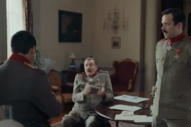 AU, KAKAV BLAM! Aleksandar od Jugoslavije u pikapu, velika greška u pompezno najavljivanoj seriji (VIDEO)