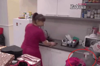 (VIDEO) CRNA MIKSI: Dok Kulićev glumi domaćicu, izgore joj krpa na šporetu!