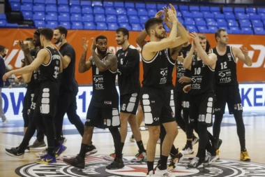 KARDINALNA GREŠKA CRNO-BELIH: Trojke 6/7! Partizan se ODREKAO plejmejkera, a on DOMINIRA u Francuskoj!