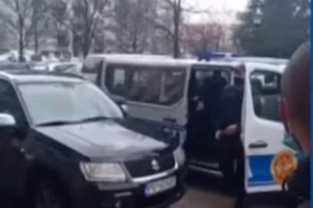 UBIJEN DEJAN LAKUŠIĆ! Ubica se sam predao!