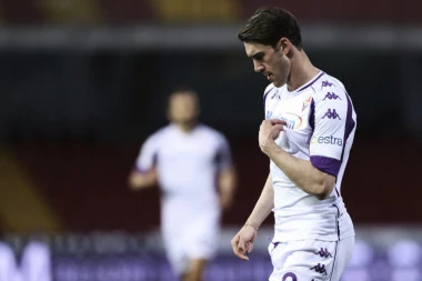 VLAHOVIĆ ODBIO UGOVOR ŽIVOTA: Fiorentina NEMOĆNA, Srbin menja SLAVNOG golgetera i pojačava GIGANTA!