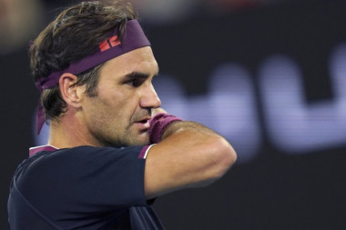 U MINUT DO 12: Hladan tuš za Federera pred poslednji turnir u karijeri?!