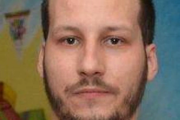 PAŽNJA! Ovo je manijak koji napada maloletne devojčice preko interneta!