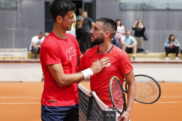 VRHUNSKI BEZOBRAZLUK: Uličarsko ponašanje tenisera - PRETIO sudiji, pa DISKVALIFIKOVAN!