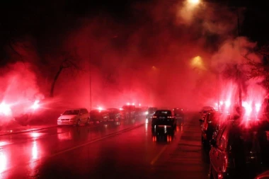 (VIDEO) GORI BEOGRAD: "Delije" miljenike posle pobede nad Voždovcem DOČEKALE NA SPEKTAKULARAN NAČIN!