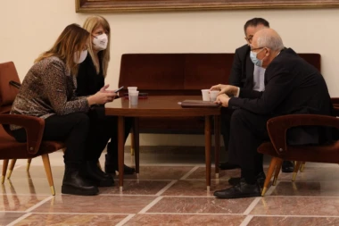 Sutra odluka o novim merama: Krizni štab zaseda u 8 ČASOVA!