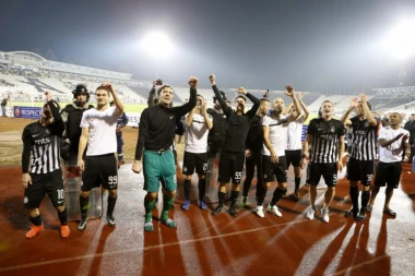 (FOTO) PROMENIO LIČNI OPIS: Bio je najbolji fudbaler Partizana, a sada niko ne može da ga PREPOZNA!
