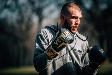 (FOTO) BOGDANA GA NE ISPUŠTA IZ RUKU: Veljko obožava svog sina i ženu!