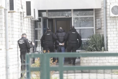 REPUBLIKA ISPRED SBPOK: Prve fotografije privođenja MILOŠA TOMIĆA!