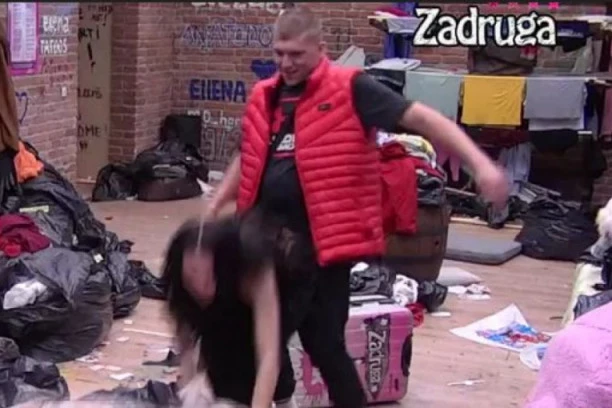 UHVATIO JE   OBORIO NA POD: Čorba čerečio Maju u radionici, zadrugarka vrištala!