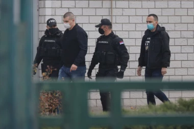 (FOTO) POČELO JE! Nemanja Manjak na ispitivanju u SBPOK: AFERA "CARINA" DOBILA NOVI ČIN