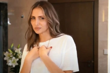 SUĐENJE S MUSTAFOM JE IZMORILO: Emina otputovala na elitnu destinaciju, a pogledajte u kakvom luksuzu uživa!