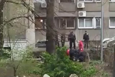 PREMINULA devojka (18) koja je SKOČILA SA ZGRADE na Paliluli