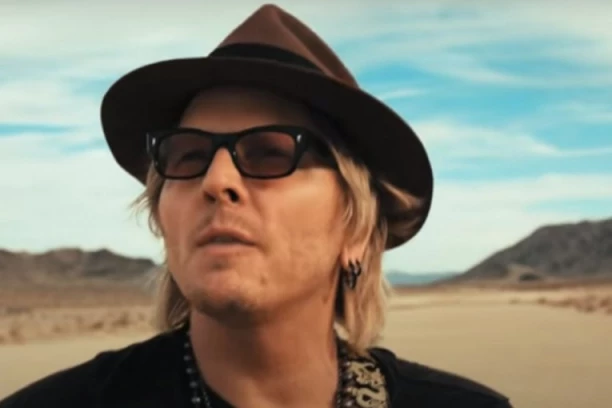 PRVO DETE NA PUTU: Poznati muzičar postaće otac u 60-oj godini!