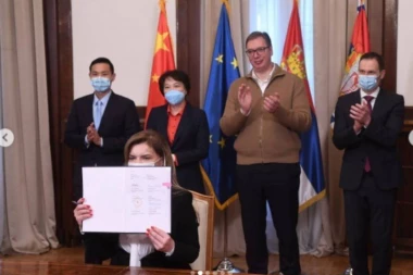 STIŽE JOŠ 2 MILIONA VAKCINA! Potpisivanju ugovora Sinofarmom prisustvovao i Vučić