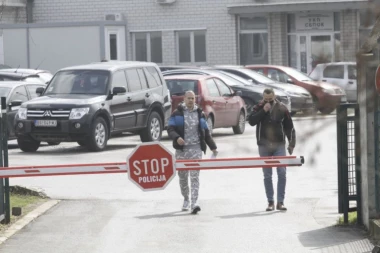 (FOTO) OTKRIVAMO: Baka Prase na saslušanju u SBPOK!