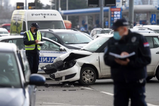 (FOTO) TEŽAK SUDAR KOD UŠĆA: Intervenisala Hitna pomoć