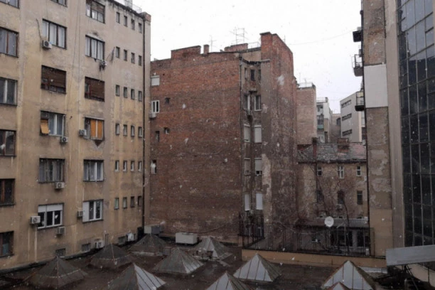 (VIDEO) MEĆAVA U BEOGRADU! Sneg napravio haos u prestonici, BABA MARTA POKAZUJE ZUBE