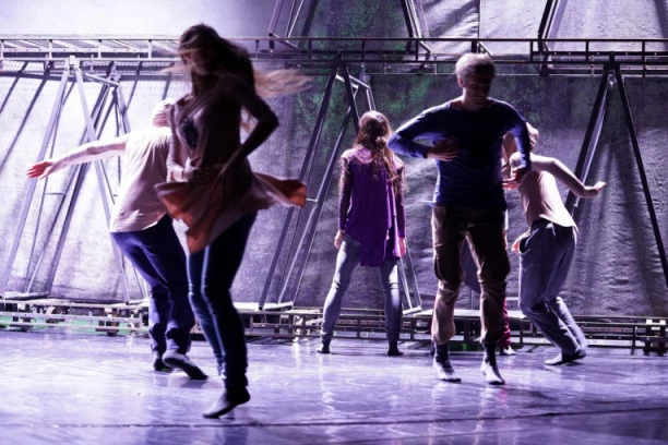 POZORIŠTE U KUĆI! Tokom vikenda tri popularne predstave ćete moći da gledate iz svoje fotelje!