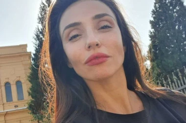 Šta se desilo ćerki Đorđa Balaševića? Jovana ne liči na sebe, kosa joj OSEDELA, a lice IZBORANO, svi su zapanjeni njenim izgledom! (FOTO)