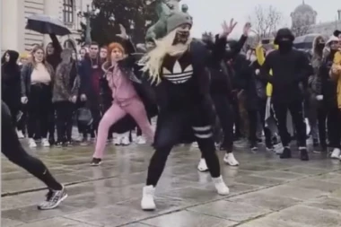 Javno vežbanje kod Skupštine!