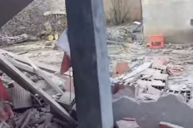 SKOVAO SAVRŠEN PLAN! Čovek angažovao druga da mu bivšoj sruši kuću u Leštanima, ali po svoj prilici ni jedan NEĆE ODGOVARATI! (VIDEO/FOTO)