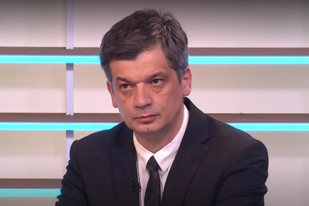 BODROŽIĆU LAŽOVČINO, GDE JE IZVINJENJE!? Predsednik NUNS masno slagao, pa se PRAVI LUD!