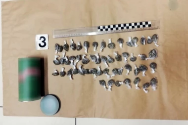 Nastavak policijske akcije Gnev: UHAPŠENA DEVOJKA SA 53 PAKETIĆA DROGE!