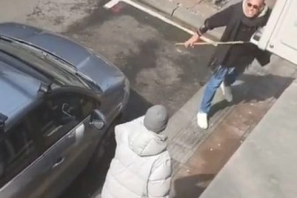 (VIDEO) STRANAC USRED BEOGRADA VREĐA SRBE: TREBALO VAS JE SVE BOMBARDOVATI!