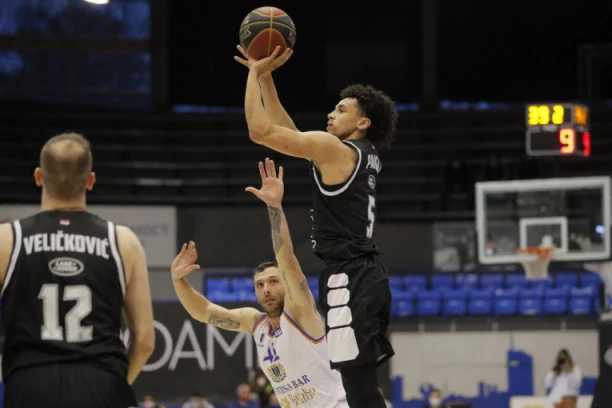 PARTIZAN PREKINUO CRNI NIZ: Brutalan DABL-DABL Tomasa, Perkins i Pejdž SIPALI trojke - Mornar PAO na Novom Beogradu!