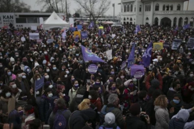 (FOTO) MASOVNI PROTESTI U TURSKOJ! Erdogan povukao još jedan neshvatljiv potez, a tiče se žena! SVE DALJE OD EU!