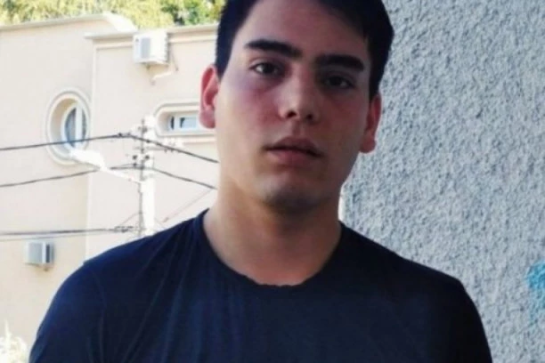 MISTERIJA NESTANKA LAZARA LJUBISAVLJEVIĆA: Otac ćuti, baba mu oduzela telefon, obrisan sa društvenih mreža!