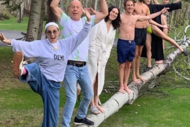 ONI SU SAVRŠENA PORODICA: Demi Mur slavila rođendan bivšeg supruga Brusa Vilisa, njihove fotke oduševile javnost!