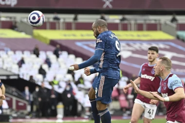 LUDNICA U LONDONSKOM DERBIJU: Igrači Vest hema "spakovali" PET KOMADA, ali ipak REMIZIRALI sa Arsenalom!