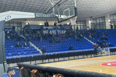 ZA KOGA JE BILA PREDSTAVA U "MORAČI"? Navijači bili NA ZADATKU, napadnut igrač Zvezde!