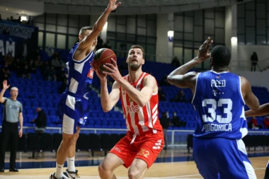 ZVEZDA SE UDAVILA U "MORAČI": Zakuvalo se na Jadranu, Budućnost RAZMONTIRALA crveno-bele u DERBIJU ABA lige!