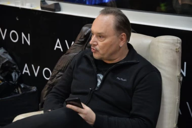 NEVIĐENI HAOS NA SVADBI: Knez napravio LUDNICU hitom, OVU koreografiju morate da znate! (VIDEO)