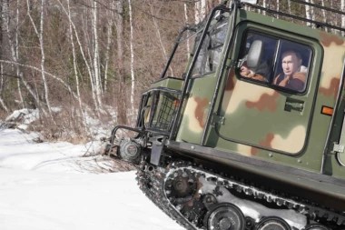 PUTIN SE NE ODVAJA OD NUKLEARNOG KOFERA! Predseniku Rusije je "crveno dugme" dostupno čak i u Sibiru!