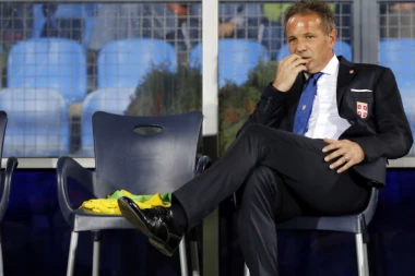 (FOTO) DAN KADA JE SINIŠA ŠOKIRAO NACIJU: Mihajlović na Maksimir izveo NAJGORU postavu u istoriji Srbije, Hrvati mu skandirali da je MAJSTOR!