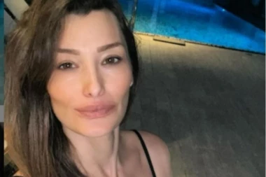 MUŽ, ČETVORO DECE I JA SMO IMALI KORONU: Supruga fudbalera besna na sugrađane koji igraju na ulici!