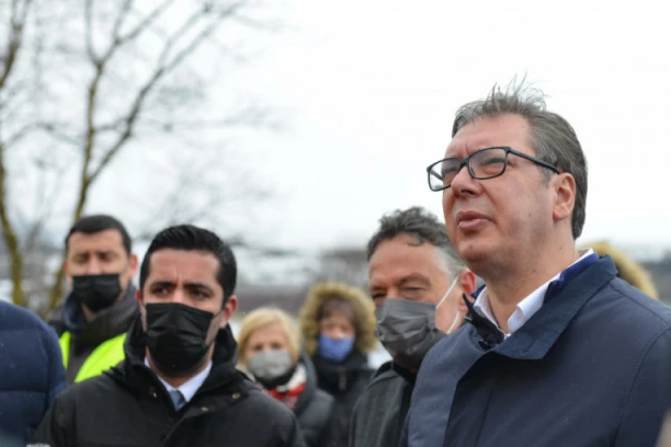 VUČIĆ O ĐILASOVIM RAČUNIMA: Odakle toliki novac, da li je plaćen porez?